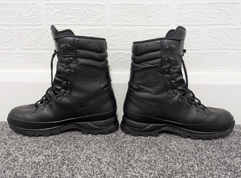 Great Condition LOWA Military Combat Boots GORE-TEX® Black / Size 7 UK / FREE LOCAL DELIVERY