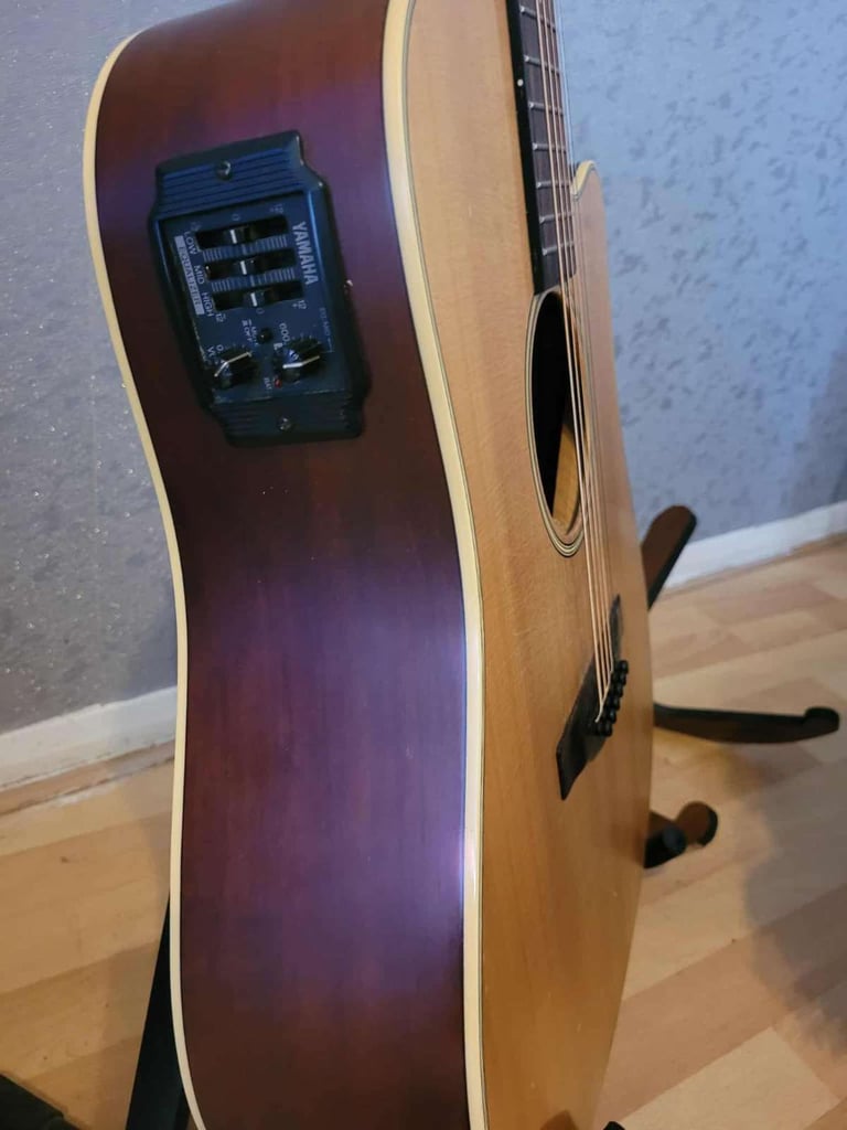 Acoustic guitar solid top yamaha 