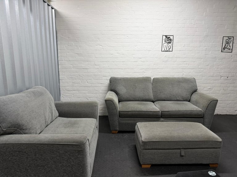 Stunning Oak Furniture Land Large 2 seater , 1 seater and storage pouffe FREE SAME/NEXT DAY DELIVERY