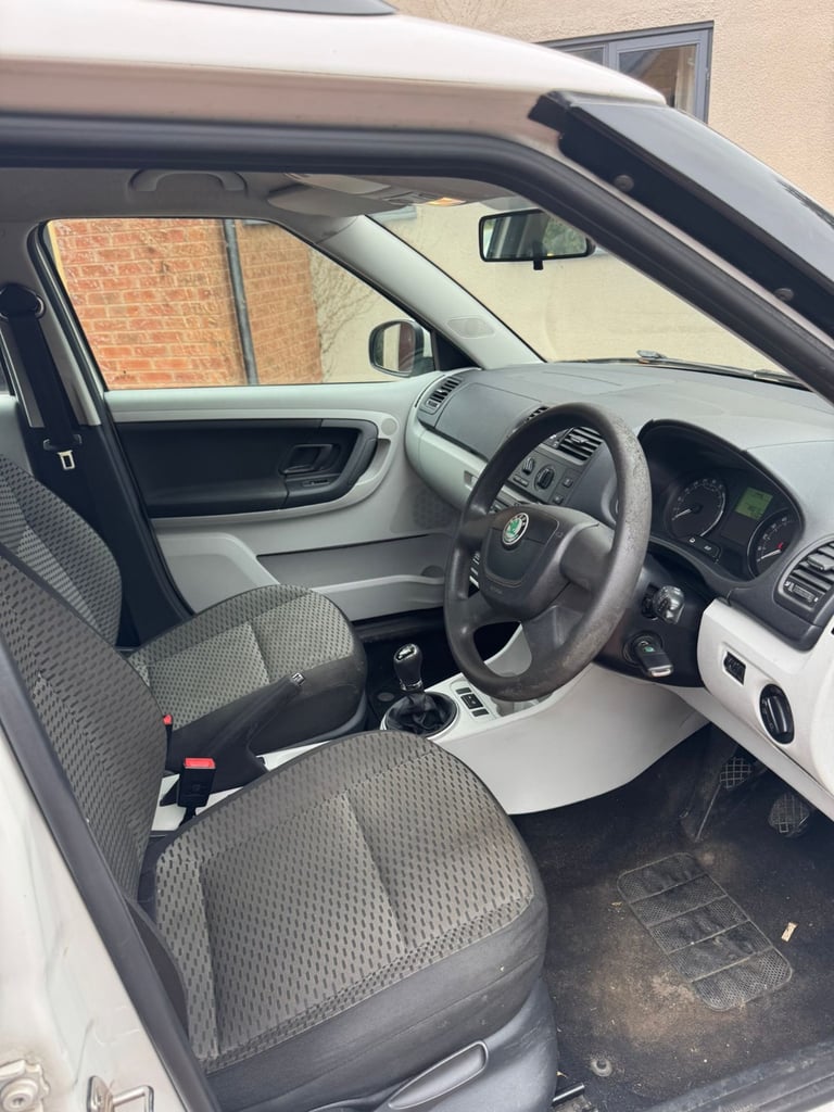 Skoda, FABIA, Estate, 2011, Manual, 1199 (cc), 5 doors