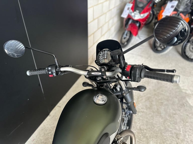 STUNNING 2020/20 TRIUMPH STREET SCRAMBLER MOTORCYCLE 