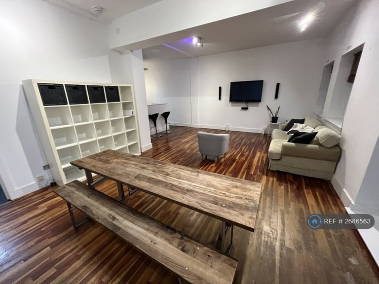 2 bedroom flat in Sunlight Square, London, E2 (2 bed) (#2686563)