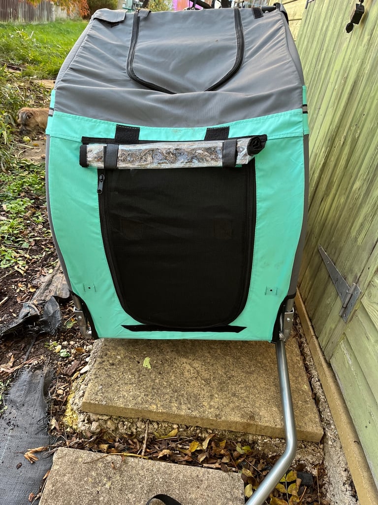 Pet trailer for bicycle