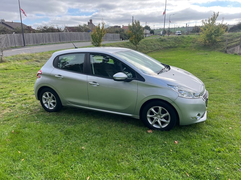 Peugeot, 208, Hatchback, 2015, Manual, 1199 (cc), 5 doors