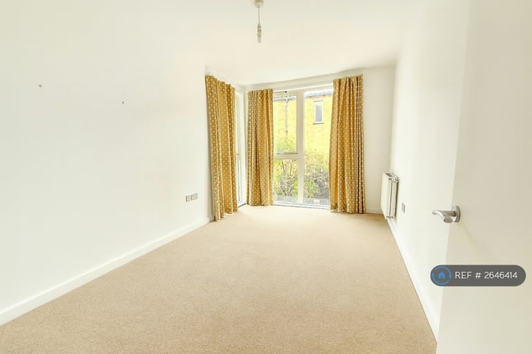 2 bedroom flat in Saw Mill Way, London, N16 (2 bed) (#2646414)