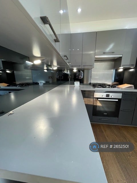 2 bedroom flat in Evering Road, London, E5 (2 bed) (#2652501)