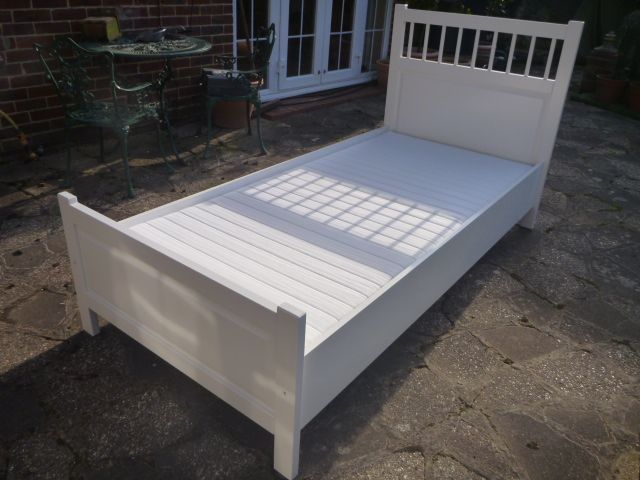 Sturdy White Single Bed & Mattress in Ex Cond