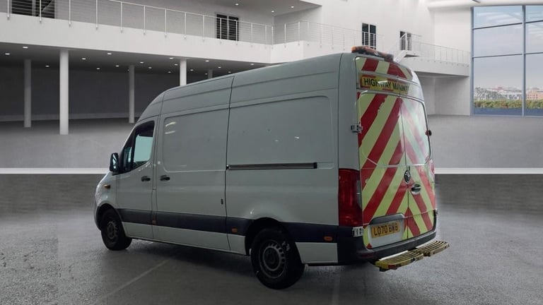 Mercedes-Benz Sprinter 317 CDI 170 L2H2 PROGRESSIVE MWB HIGH ROOF RWD AUTO
