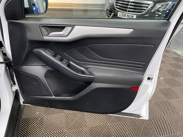 2019 Ford Focus 1.0T EcoBoost Zetec Euro 6 (s/s) 5dr HATCHBACK Petrol Manual