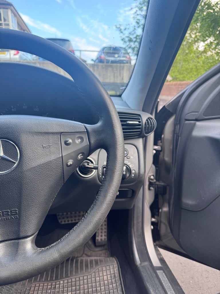 2003 MERCEDES-BENZ C CLASS C180K Avantgarde SE 4dr AUTO PETROL SILVER SALOON VGC