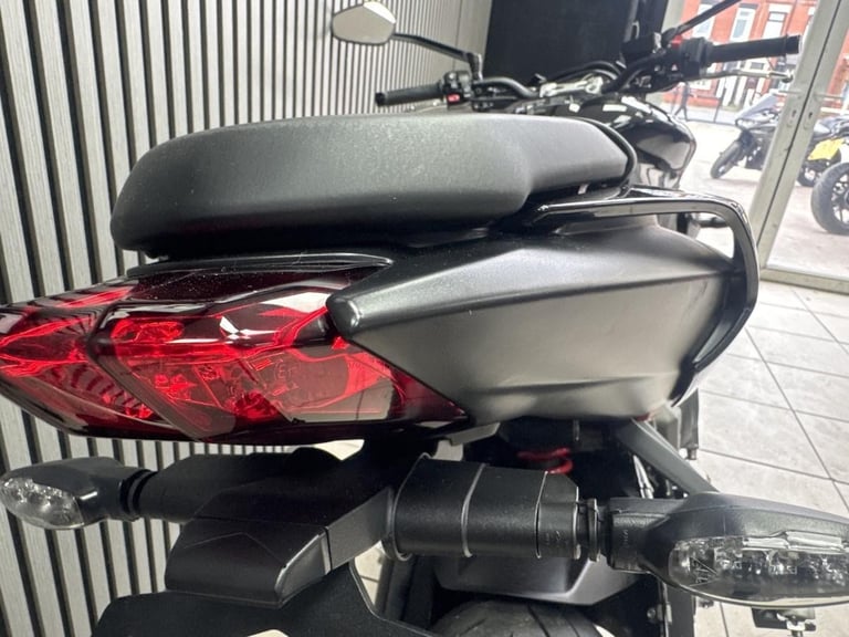 2023 Triumph Street Triple 765R Black, Sport naked 3855 miles