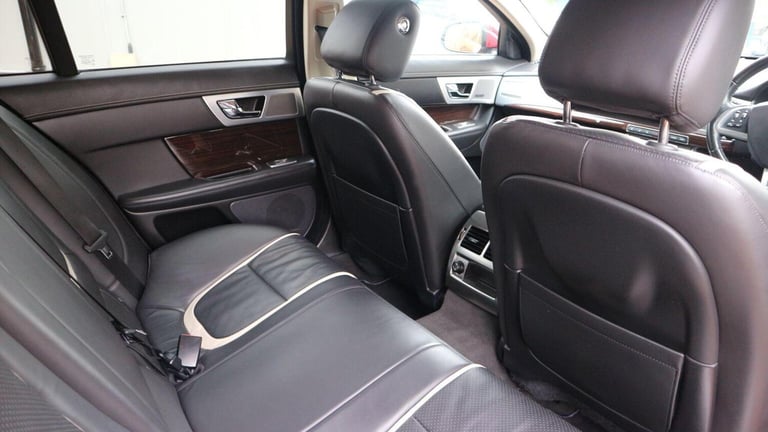 JAGUAR XF 2.2d Portfolio Sportbrake Auto Euro 5 (s/s) 5dr 2015