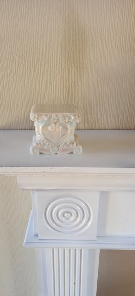 Small decorative plinth