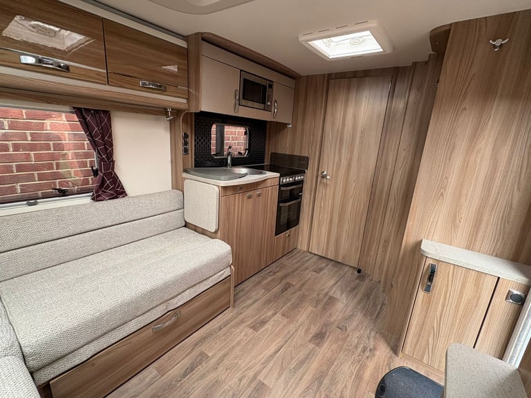 Swift Challenger 850 X L-Shaped Lounge, Recent Service, Motor Mover and Cycle Carrier