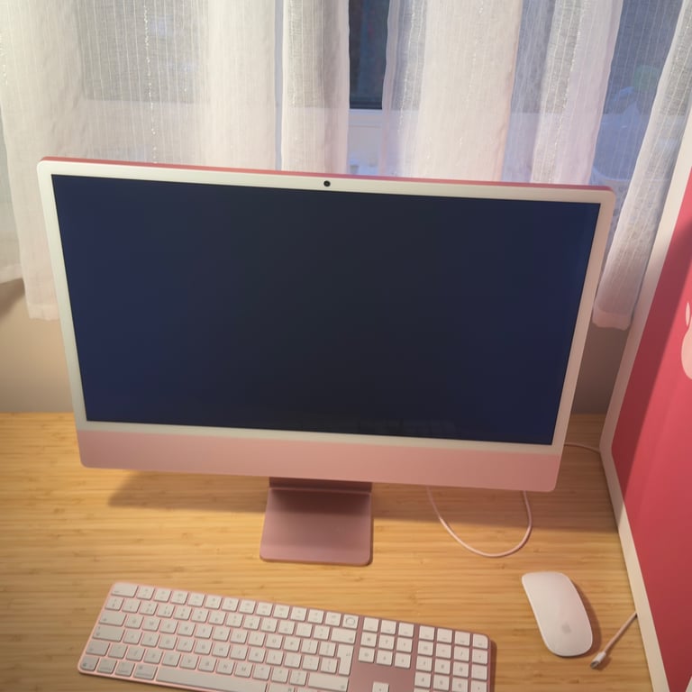  Apple iMac 24-inch, 2024 M4 Processor, 16GB RAM, 256GB SSD, 8‑Core GPU, 4.5K
