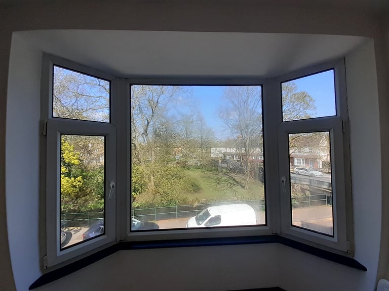 Studio to rent in Sutton Area, (SM6 7LY) DSS welcome (over 35 years)