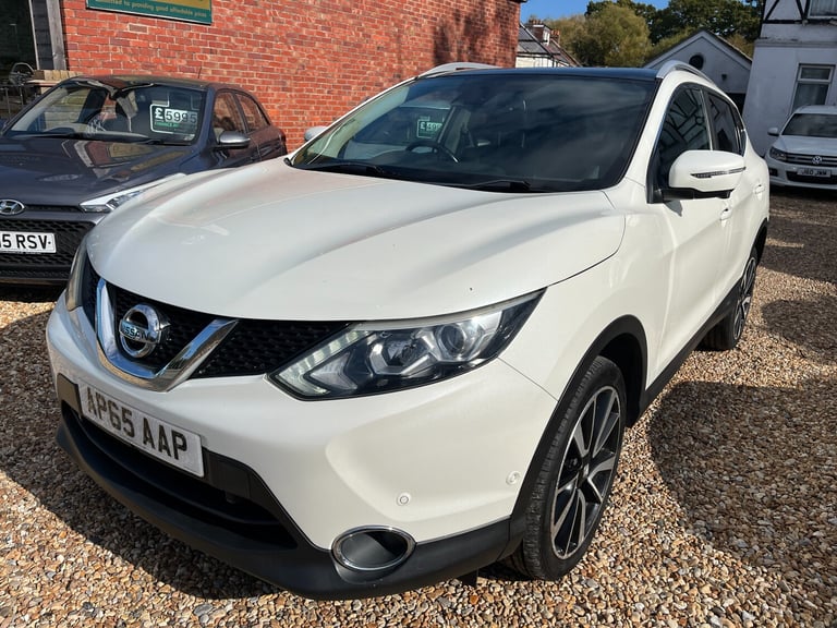 image for 2015 Nissan Qashqai 1.6 dCi Tekna SUV 5dr Diesel Manual 2WD Euro 5 (s/s) (130