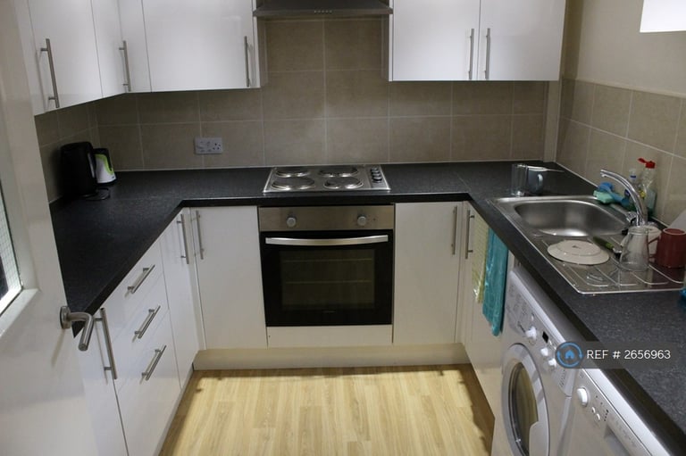 5 bedroom flat in North View, Edge Hill, Liverpool, L7 (5 bed) (#2656963)
