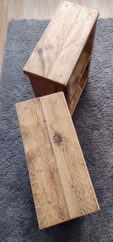 Pair of side tables/end tables/bedside tables 