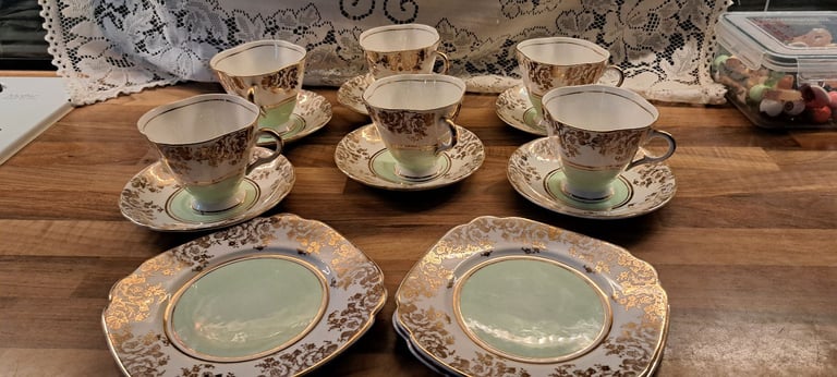 image for Genuine / Victoria bone china 16 piece  