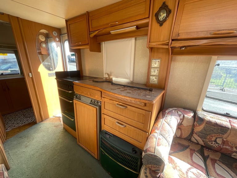 2005 caravan 4 beds 