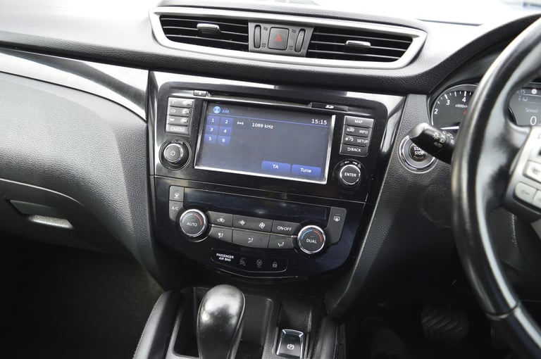 2016 Nissan Qashqai 1.2 DiG-T N-Connecta 5dr Xtronic 2016 3 OWNER SAT NAV AUTO HATCHBACK Petrol A...