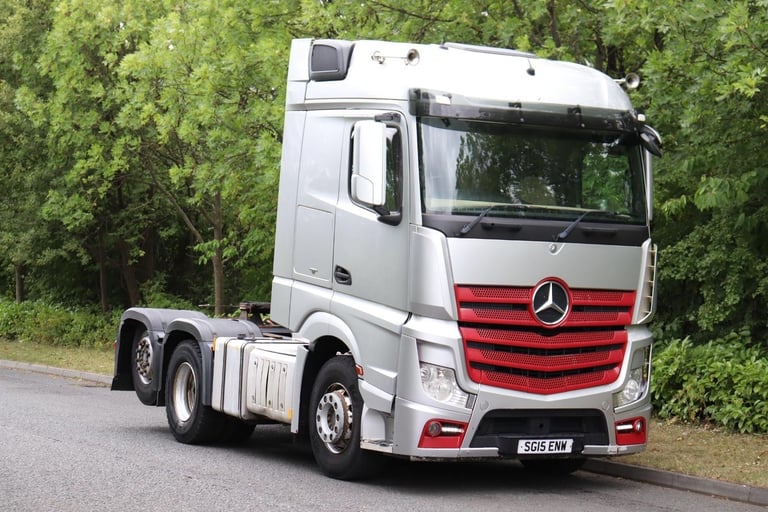 MERCEDES ACTROS 2548 STREAMSPACE 6X2 REARLIFT TRACTOR (2015)