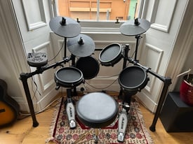 Alesis Drums Nitro Mesh Kit - Electric Drum Set - with stool