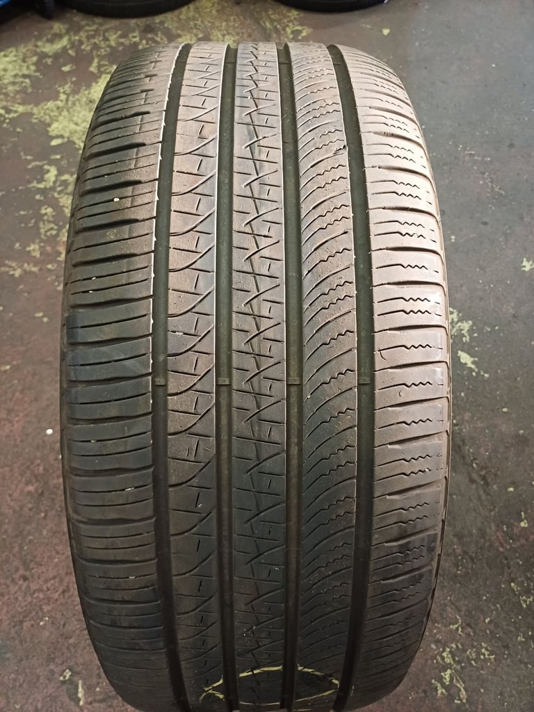 1x 285 40 22 Pirelli Tyre