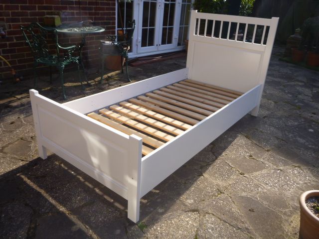 Sturdy White Single Bed & Mattress in Ex Cond
