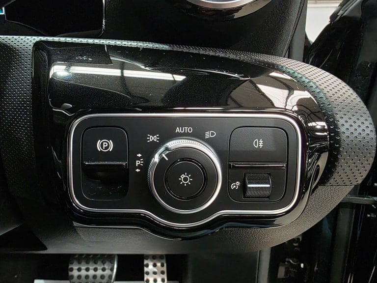 2020 Mercedes-Benz A-Class 1.3 A200 AMG Line 7G-DCT Euro 6 (s/s) 4dr SALOON Petrol Automatic