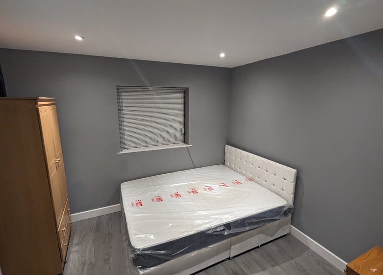 One bedroom  for rent 850 including all bills