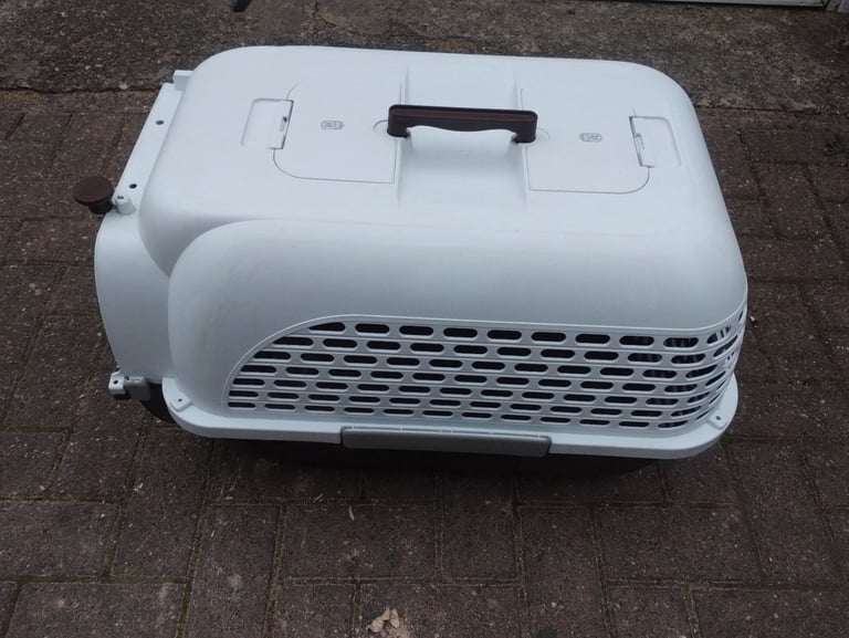 Pet carrier - collection only 