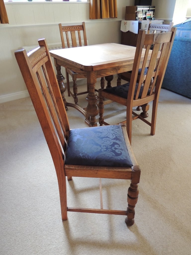 Vintage Oak dining table and 4 chairs - extendable