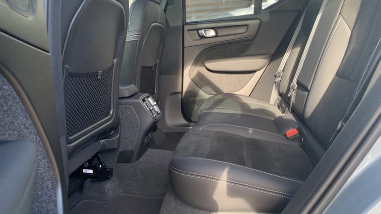 2023 Volvo XC40 Ultimate, B4 mild hybrid, Petrol, Dark ESTATE N/A Automatic