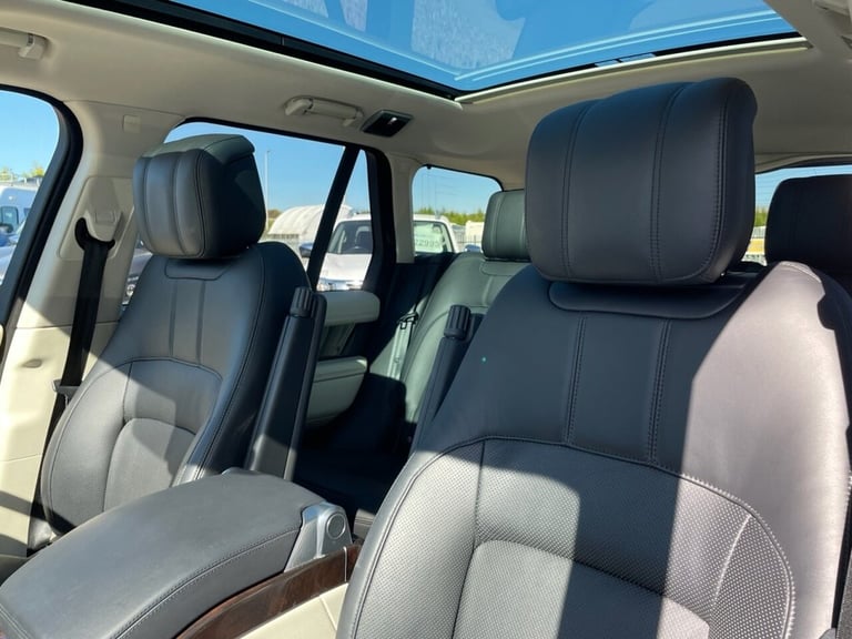2019 Land Rover Range Rover 3.0 SD V6 Vogue black pack SUV 5dr Diesel Auto 4WD 275 bhp ESTATE Die...