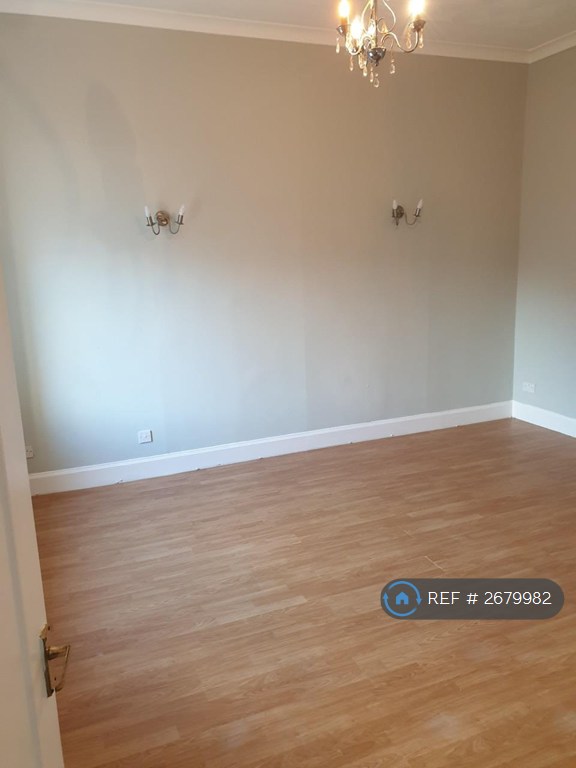 3 bedroom flat in Main Street, Bonhill, Alexandria, G83 (3 bed) (#2679982)