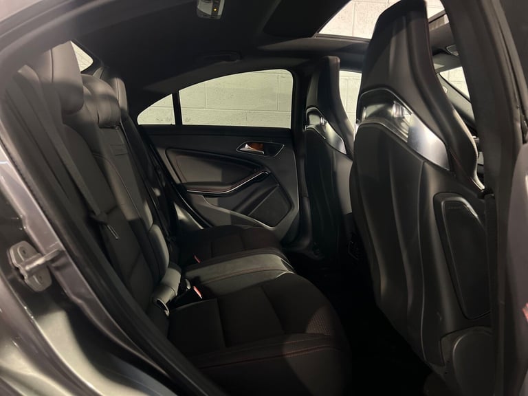 2014 Mercedes-Benz CLA 2.0 CLA45 AMG Speedshift DCT 4MATIC (s/s) 4dr SALOON Petrol Automatic