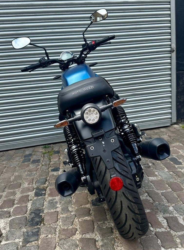 Moto Guzzi V7 Stone E5+ Blu Profondo In Stock Now