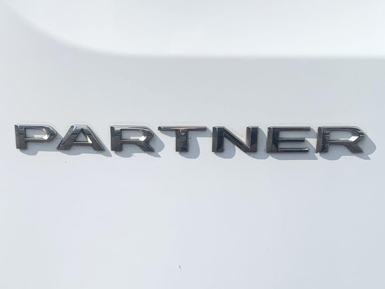 2022 Peugeot Partner 1.5 BlueHDi 850 Professional Premium Long Crew Van LWB Euro 6 6dr PANEL VAN ...