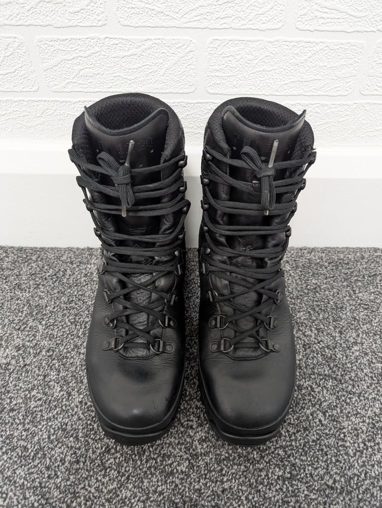 Great Condition LOWA Military Combat Boots GORE-TEX® Black / Size 7 UK / FREE LOCAL DELIVERY