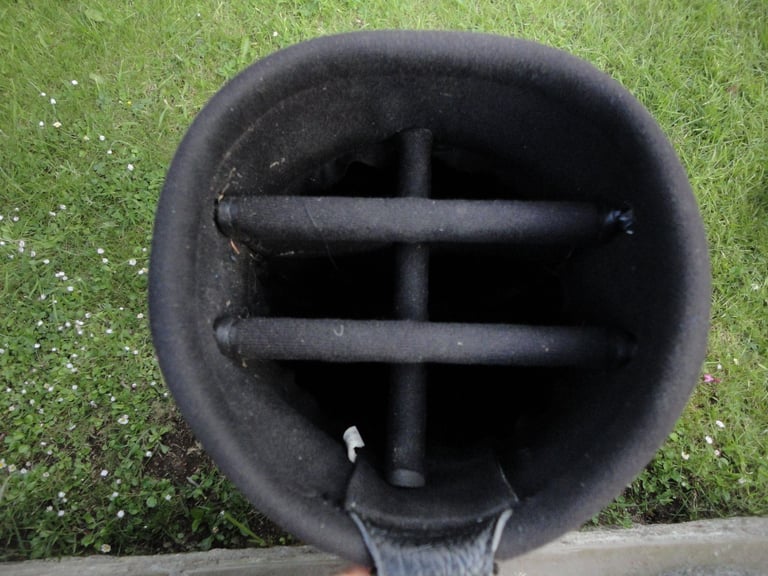 Golf bags, taylormade, mizuno, and ping £75 each