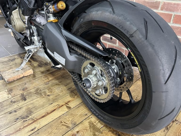 2023 Ducati Streetfighter V4s