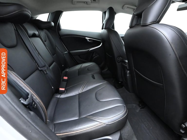 2016 Volvo V40 Cross Country 2.0 D2 Lux Hatchback 5dr Diesel Manual Euro 6 (s/s) (120 ps) Hatchba...