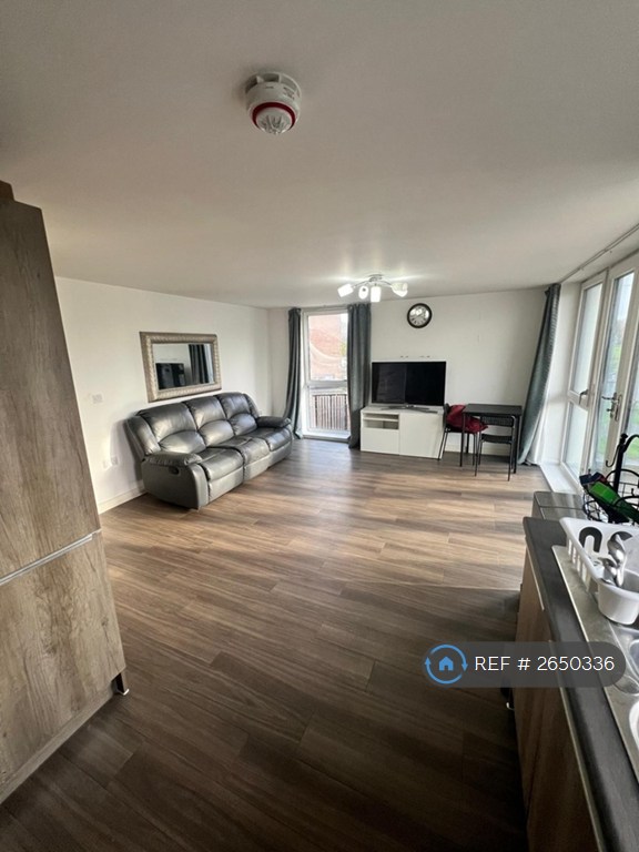 2 bedroom flat in Haskell House, Oakgrove, Milton Keynes, MK10 (2 bed) (#2650336)