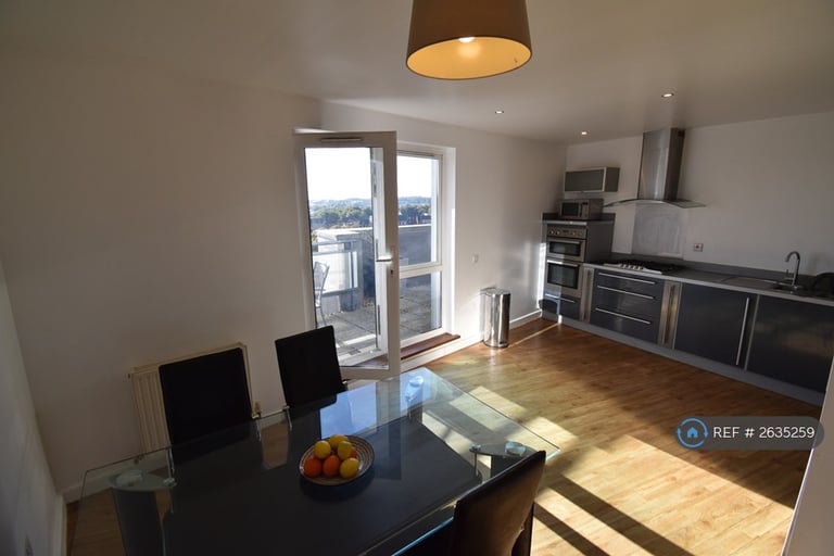 3 bedroom flat in Woolmonger Street, Northampton, NN1 (3 bed) (#2635259)