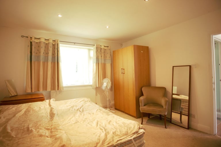 Impressive 2-bedroom first-floor flat available to rent in Stanmore, HA7