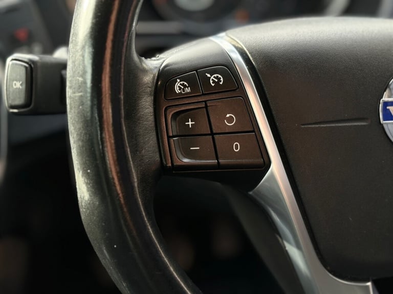 2015 Volvo V40 T2 SE 5dr HATCHBACK PETROL Manual