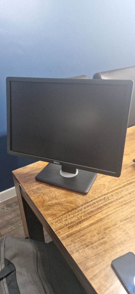 2 x Dell P2213t monitors 22" with adjustable stands