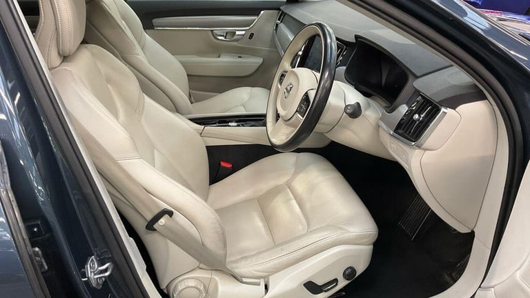 2018 Volvo V90 2.0 D4 Momentum Estate 5dr Diesel Auto Euro 6 (s/s) (190 ps) ESTATE Diesel Automatic